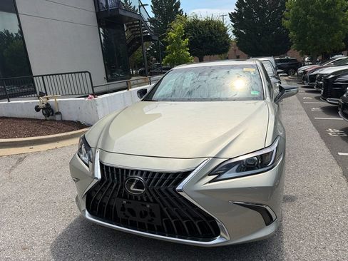 Used 2025 Lexus ES 350 w/ Premium Package FWD image 2