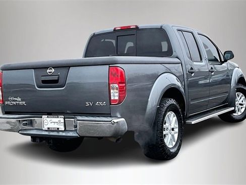 Used 2018 Nissan Frontier SV image 5