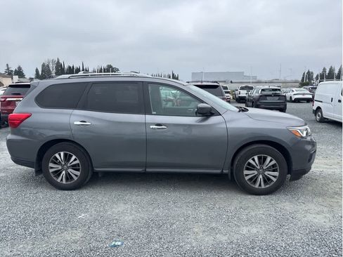 Used 2020 Nissan Pathfinder S image 9