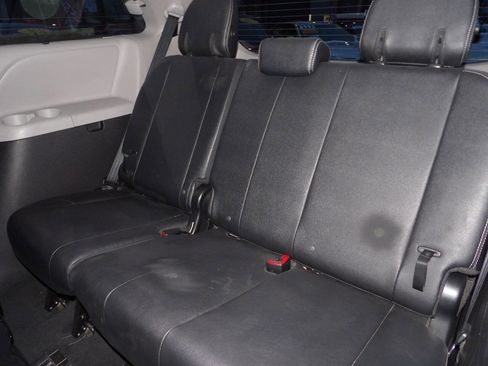 Used 2015 Toyota Sienna SE image 11