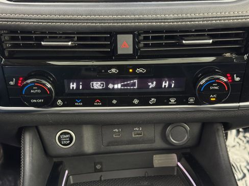 Used 2022 Nissan Rogue Platinum w/ Head-Up Display Package image 27