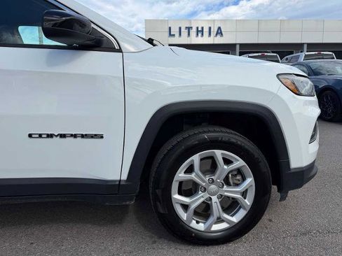 Used 2024 Jeep Compass Latitude AWD/4WD image 5