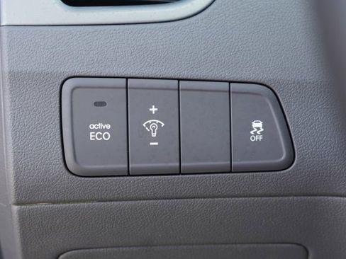 Used 2014 Hyundai Elantra SE image 15