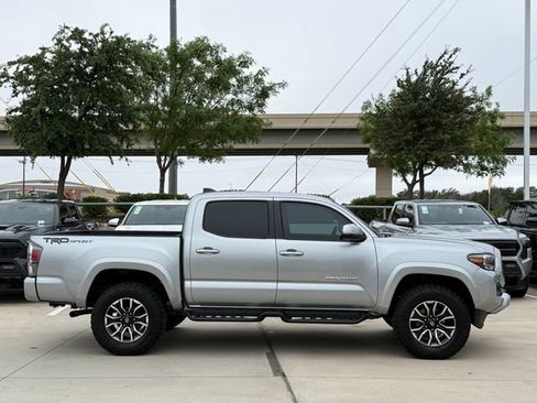 Used 2022 Toyota Tacoma TRD Sport w/ Technology Package RWD image 6