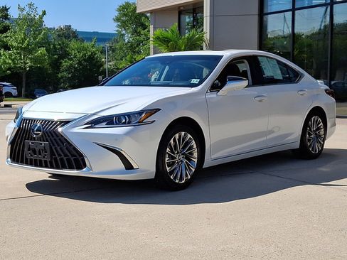 Certified 2025 Lexus ES 300h w/ Technology Package FWD image 3