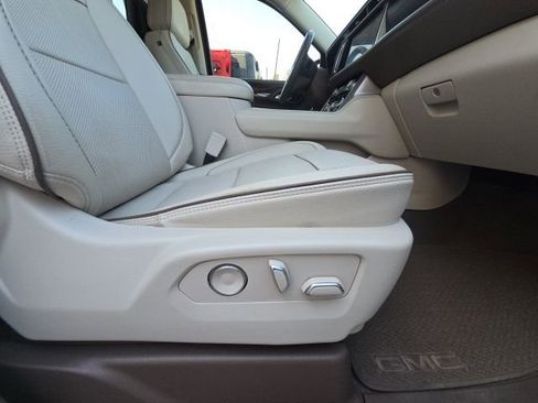 Used 2021 GMC Yukon Denali w/ Denali Premium Package image 23