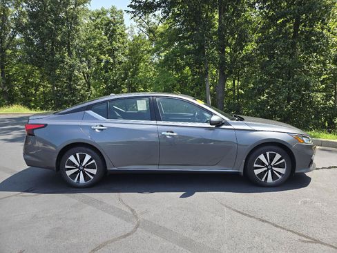 Used 2019 Nissan Altima 2.5 SV AWD/4WD image 2