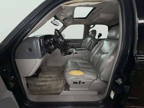 Used 2005 Chevrolet Tahoe Z71 w/ Preferred Equipment Group AWD/4WD image 17
