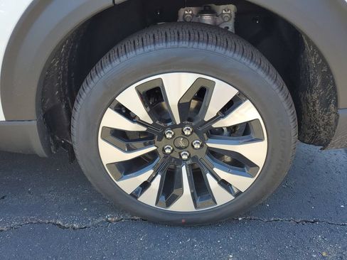 New 2026 Ford Explorer Platinum w/ LUX Leather Package AWD/4WD image 36
