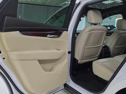 Used 2018 Cadillac XT5 Luxury w/ Driver Awareness Package image 15