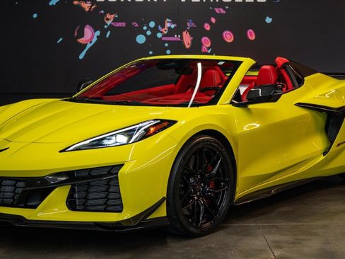 Used 2024 Chevrolet Corvette Z06 w/ Z07 Performance Package RWD image 2