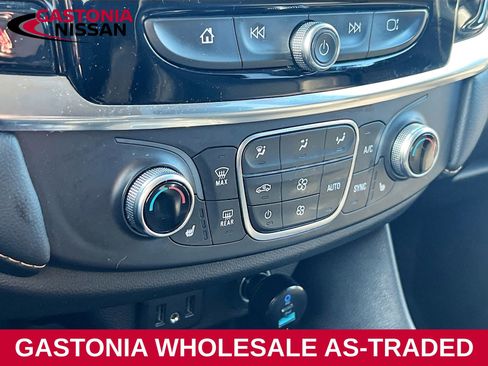 Used 2021 Chevrolet Traverse LT image 14