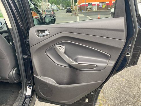 Used 2019 Ford Escape SE FWD image 22