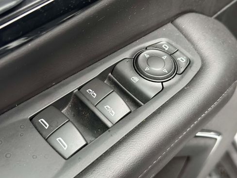 Certified 2025 Chevrolet Suburban Z71 AWD/4WD image 21