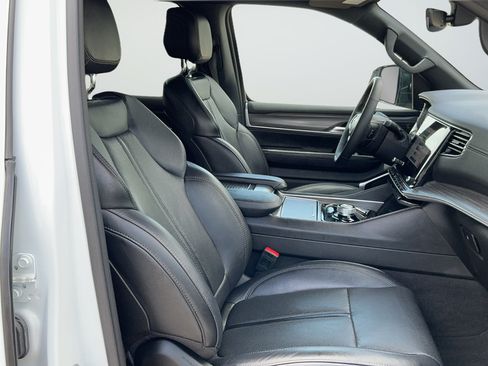 Certified 2024 Jeep Wagoneer Series II w/ Flexible Seating Group RWD image 22