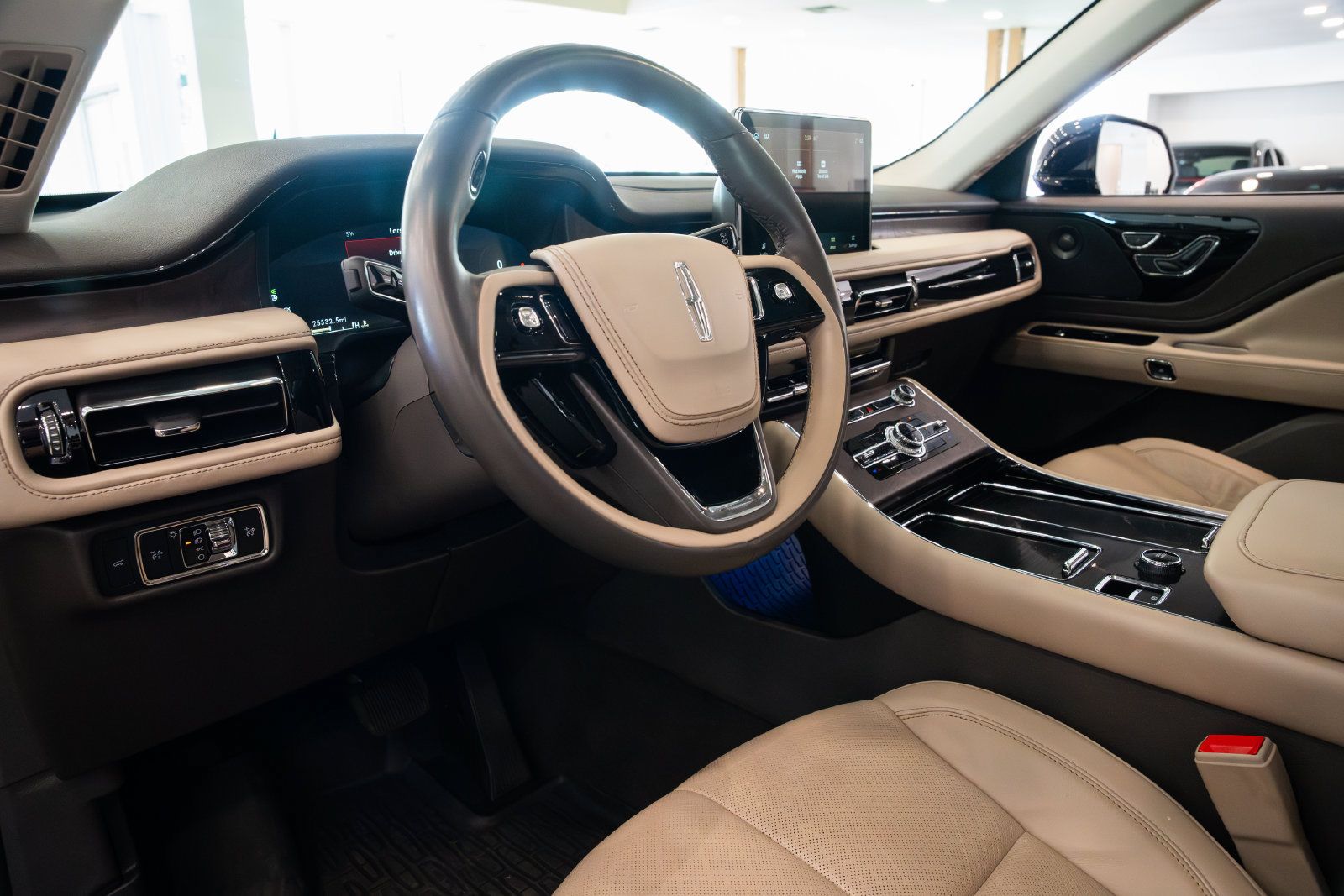 Used 2022 Lincoln Aviator Reserve RWD image 18