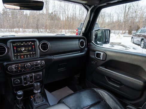 Used 2019 Jeep Wrangler Unlimited Sahara w/ Uconnect 4C Nav & Sound Group image 23