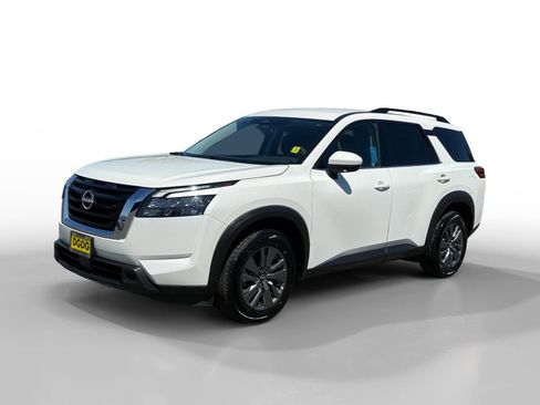 Used 2024 Nissan Pathfinder SV FWD image 1