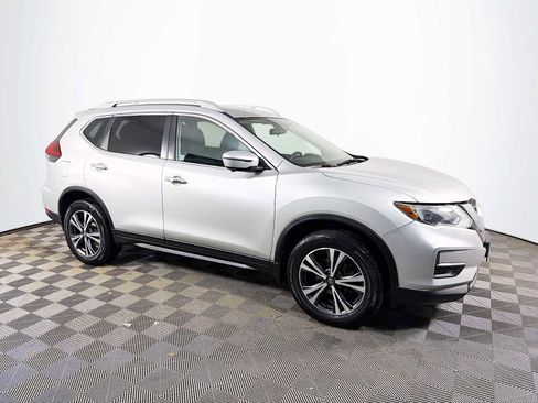 Used 2019 Nissan Rogue SV w/ Premium Package image 3