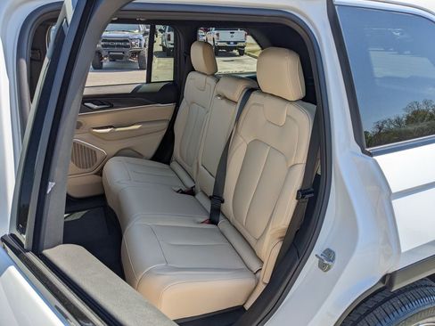 New 2026 Jeep Grand Cherokee Limited RWD image 39