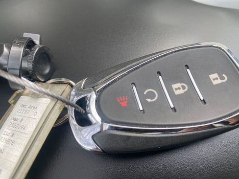 Used 2025 Chevrolet Trax LT w/ LT Convenience Package image 25