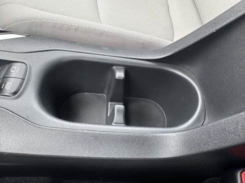 Used 2024 Toyota Corolla Cross L image 41