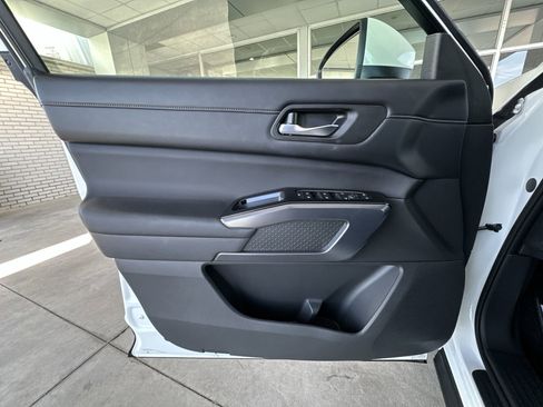 Used 2023 Nissan Pathfinder SL AWD/4WD image 22