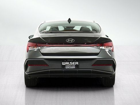 Used 2024 Hyundai Elantra SEL w/ Convenience Package FWD image 4