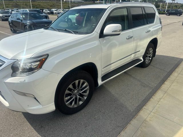 Used 2015 Lexus GX 460 Luxury w/ Preferred Accessory Package AWD/4WD image 2