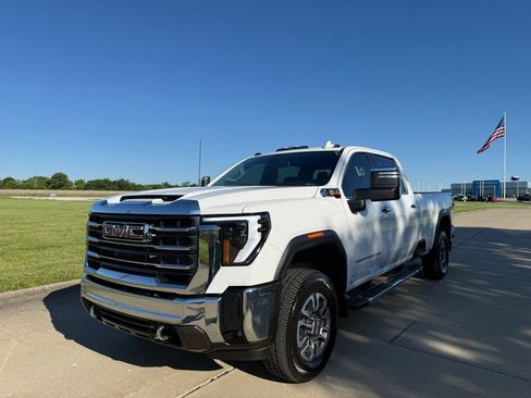 Used 2024 GMC Sierra 3500 SLT w/ LPO, GMC Protection Package AWD/4WD image 9