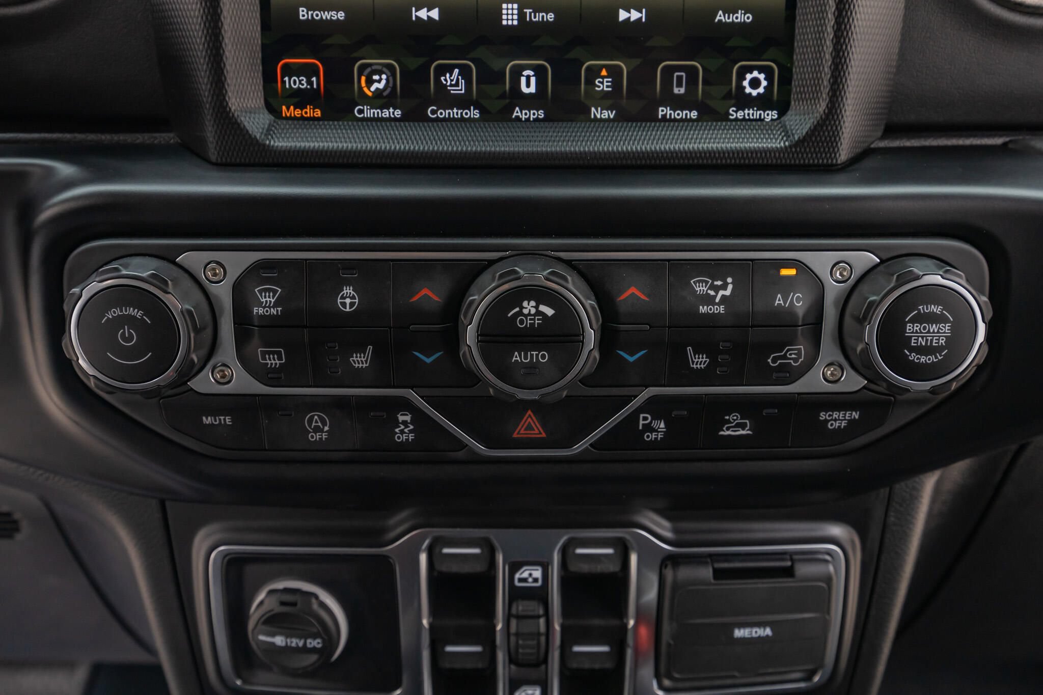 Used 2022 Jeep Wrangler Unlimited Sahara AWD/4WD image 27