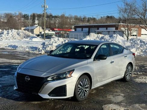 Used 2024 Nissan Altima 2.5 SV image 1