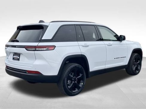 New 2025 Jeep Grand Cherokee Altitude image 7