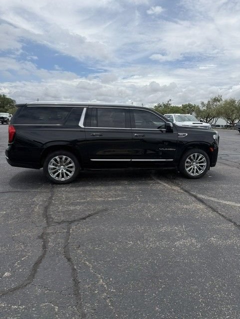 Used 2023 GMC Yukon XL SLT AWD/4WD image 7