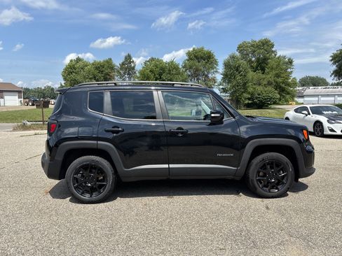 Used 2020 Jeep Renegade Altitude AWD/4WD image 2