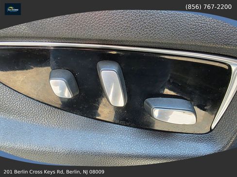 Used 2019 Cadillac Escalade Luxury AWD/4WD image 34