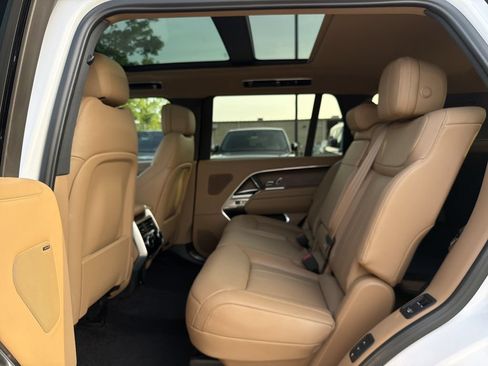 Used 2024 Land Rover Range Rover Long Wheelbase SE AWD/4WD image 5