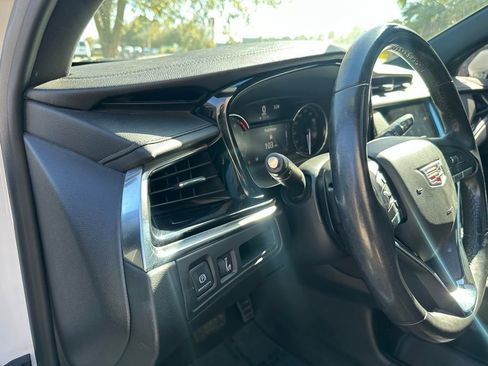 Used 2021 Cadillac XT6 Luxury image 31