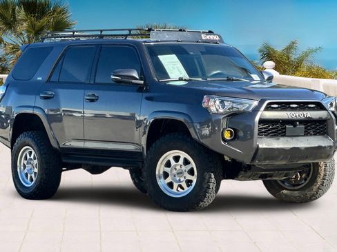 Used 2023 Toyota 4Runner SR5 Premium w/ Moonroof Package image 2