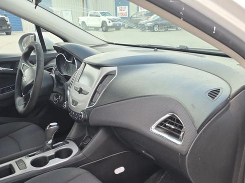 Used 2017 Chevrolet Cruze LS FWD image 52