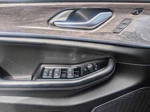 Used 2023 Jeep Grand Cherokee Overland w/ Luxury Tech Group IV image 15