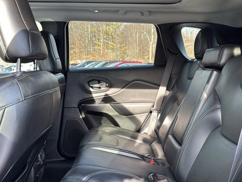 Used 2021 Jeep Cherokee Limited image 26