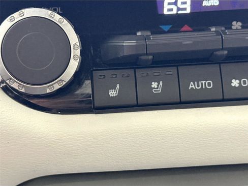 Certified 2023 Toyota Sequoia Capstone image 33