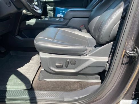 Used 2022 Ford Expedition XLT AWD/4WD image 13