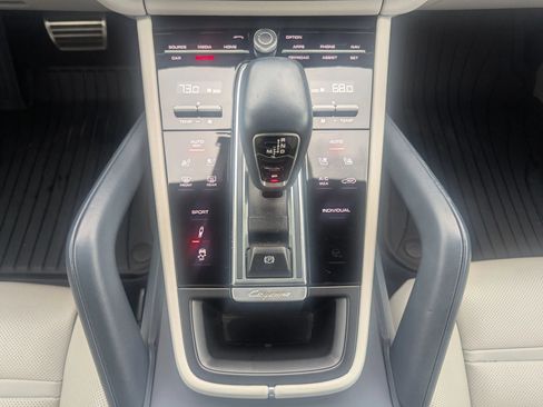 Used 2021 Porsche Cayenne S AWD/4WD image 9