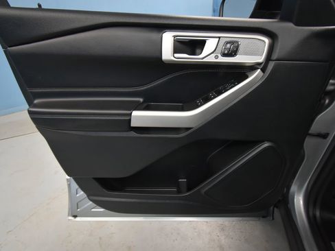 Used 2022 Ford Explorer Limited w/ Equipment Group 301A image 5