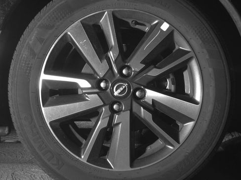 Used 2025 Nissan Versa SV FWD image 13