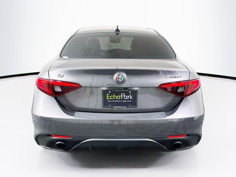 Used 2022 Alfa Romeo Giulia Veloce RWD image 7