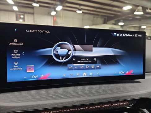 New 2026 BMW 330i Sedan w/ M Sport Package image 22