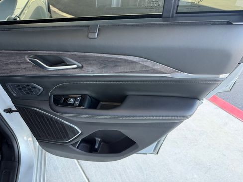 Used 2023 Jeep Grand Cherokee Overland w/ Adv Protech Group III image 22